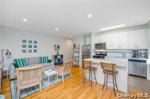 25 W Broadway, Unit 204 photo 11