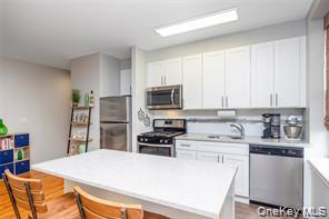 25 W Broadway, Unit 204 photo 9
