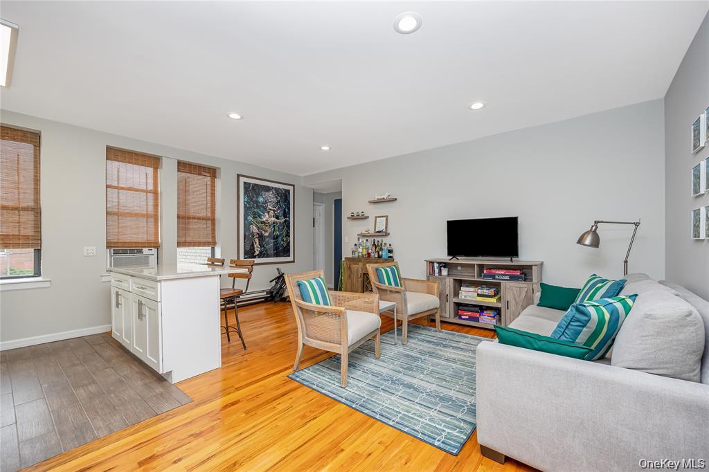 25 W Broadway, Unit 204 photo 3