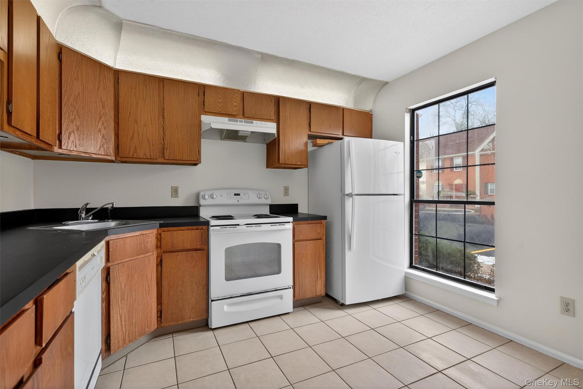 25 Moore Lane – For Sale photo 14