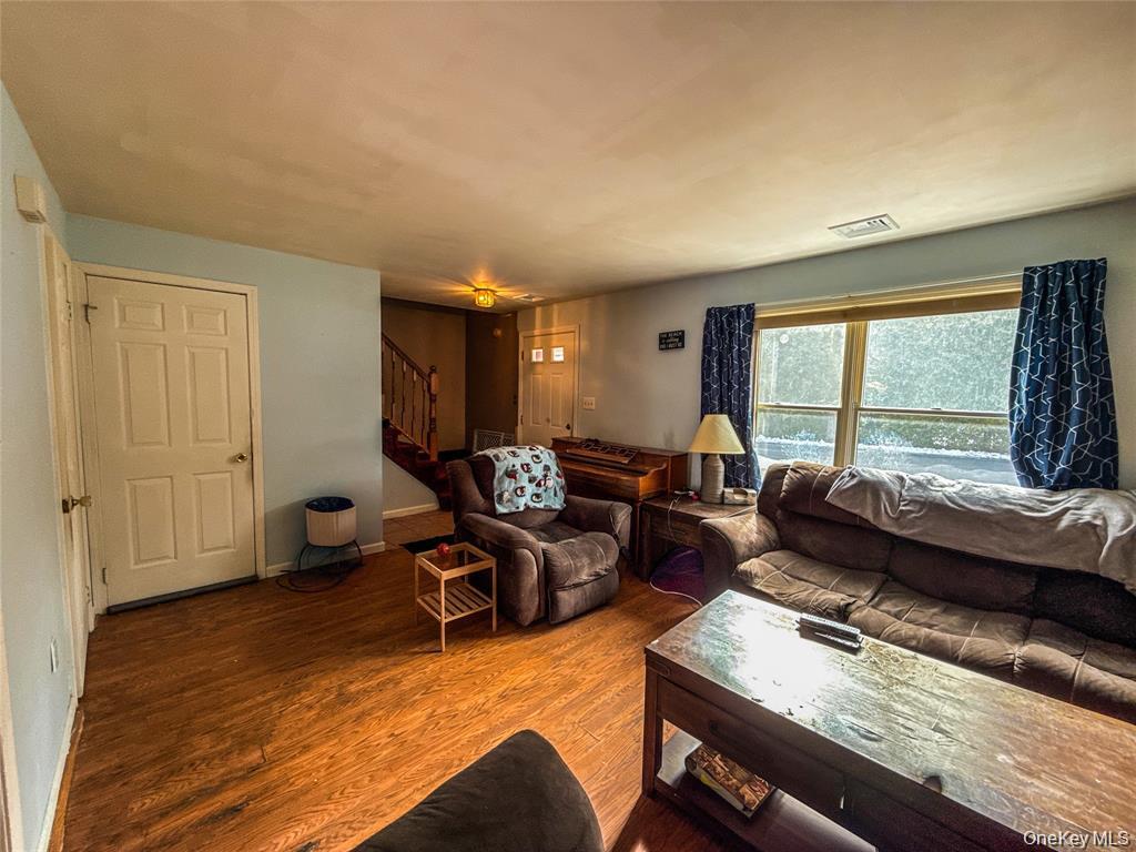 33 Muntz Lane – For Sale photo 4