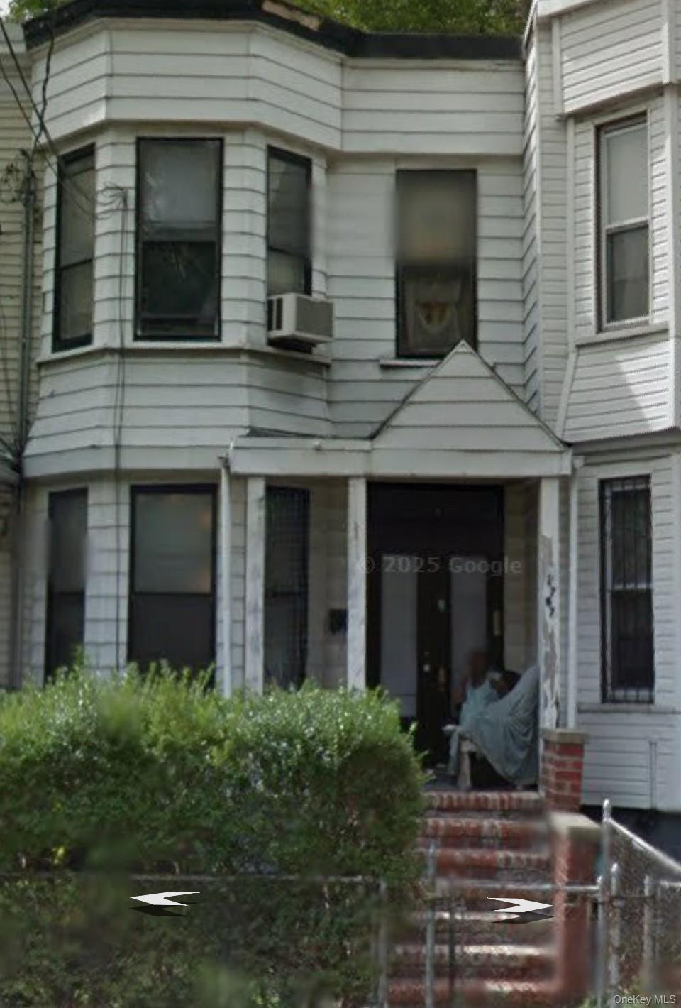 2767 Creston Avenue – For Sale