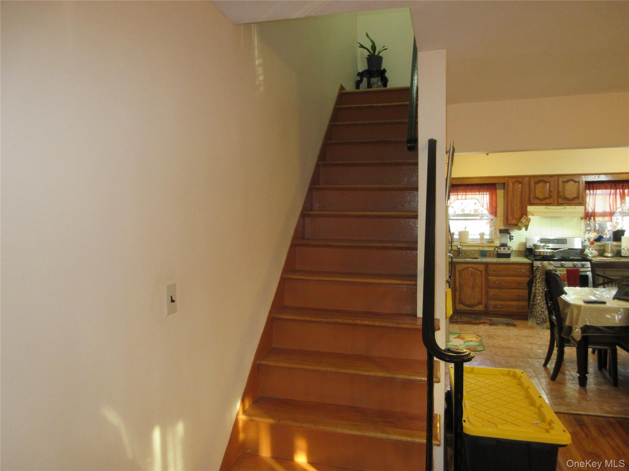 3228 Tenbroeck Avenue – For Sale photo 11