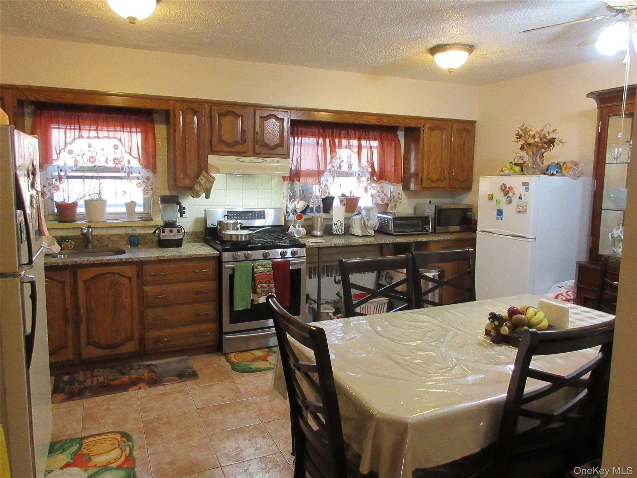 3228 Tenbroeck Avenue – For Sale photo 5