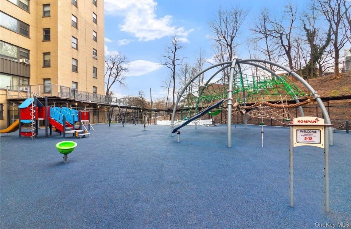 8 Fordham Hill Oval, Unit #17F photo 17