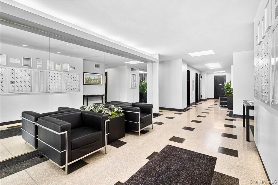 8 Fordham Hill Oval, Unit #17F photo 2
