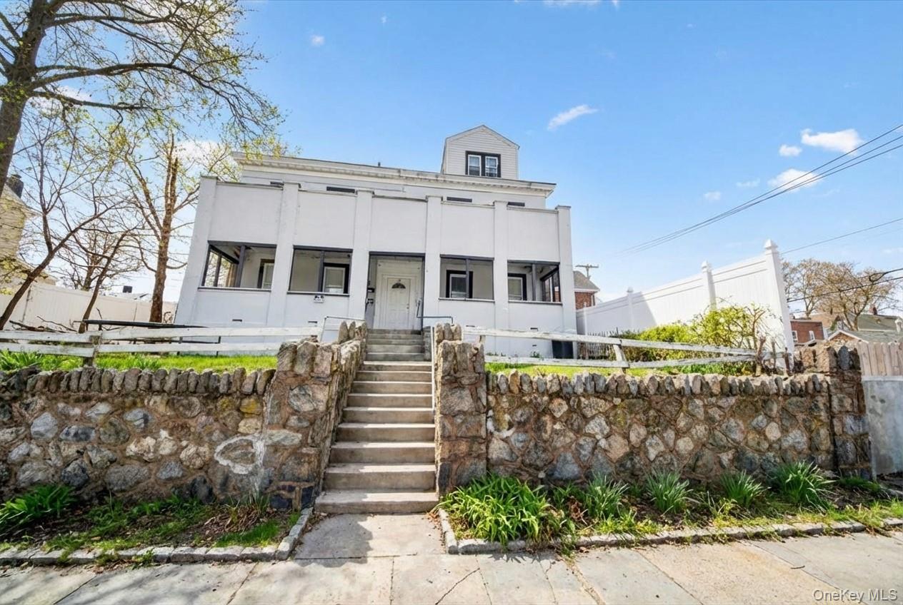 206 S 9th Avenue – For Sale