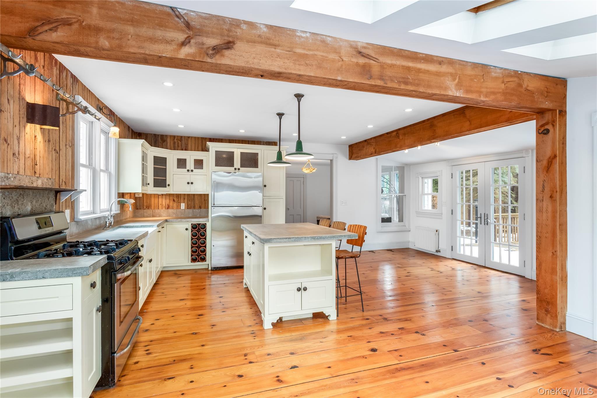 685 Orchard Street – For Rent photo 2