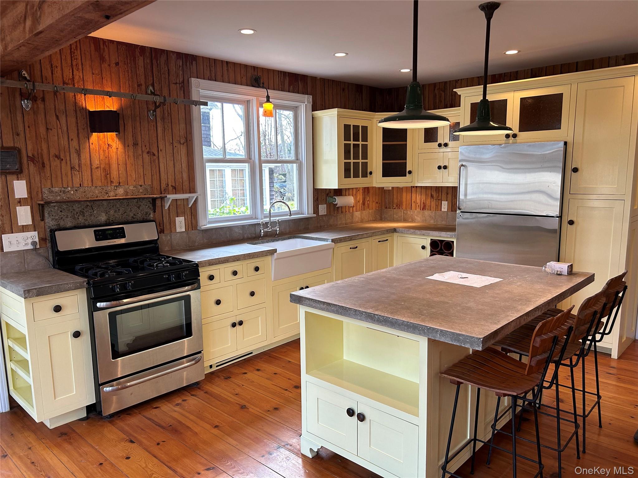 685 Orchard Street – For Rent photo 4