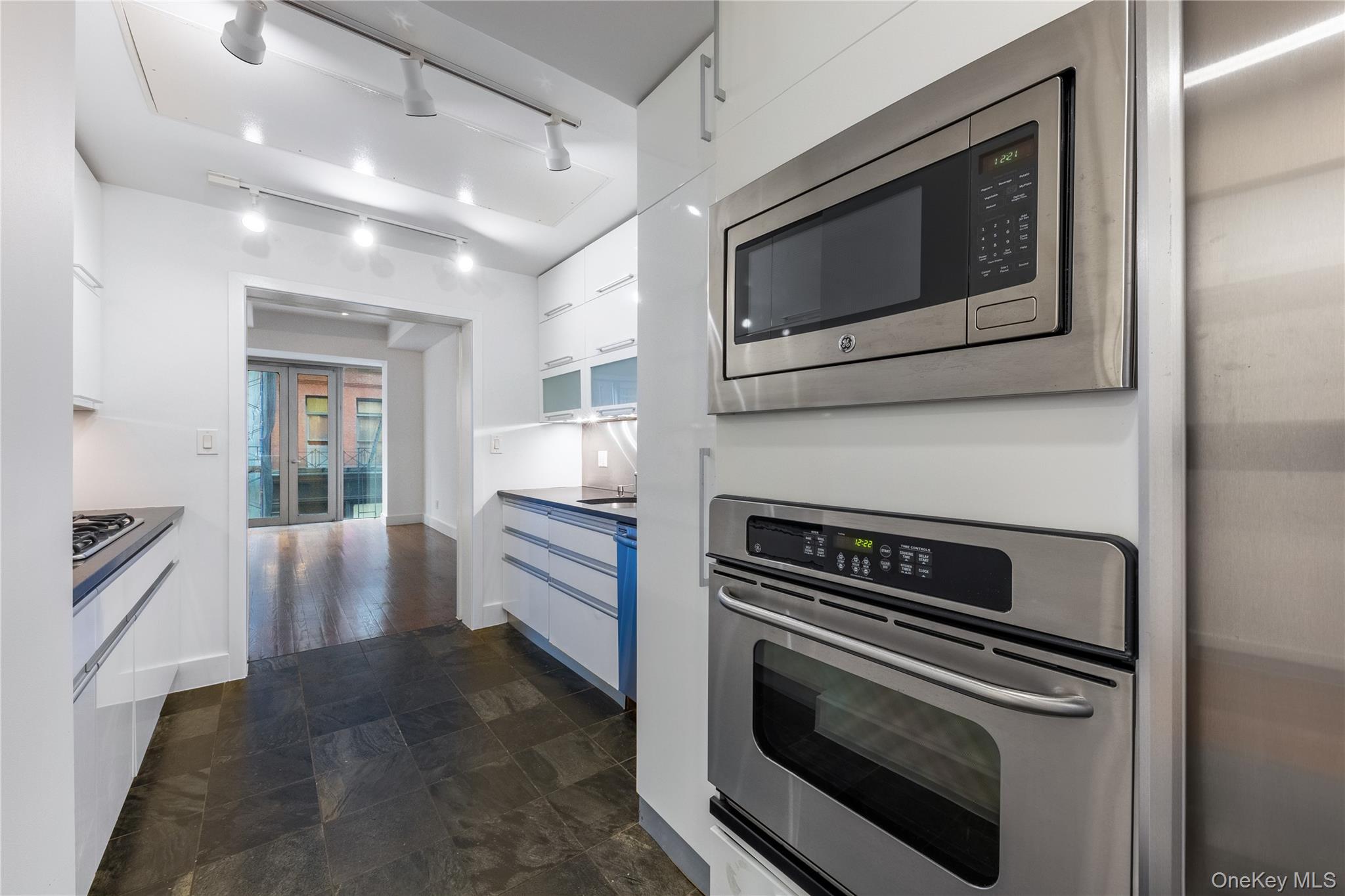 116 W 22nd Street, Unit 3 photo 17