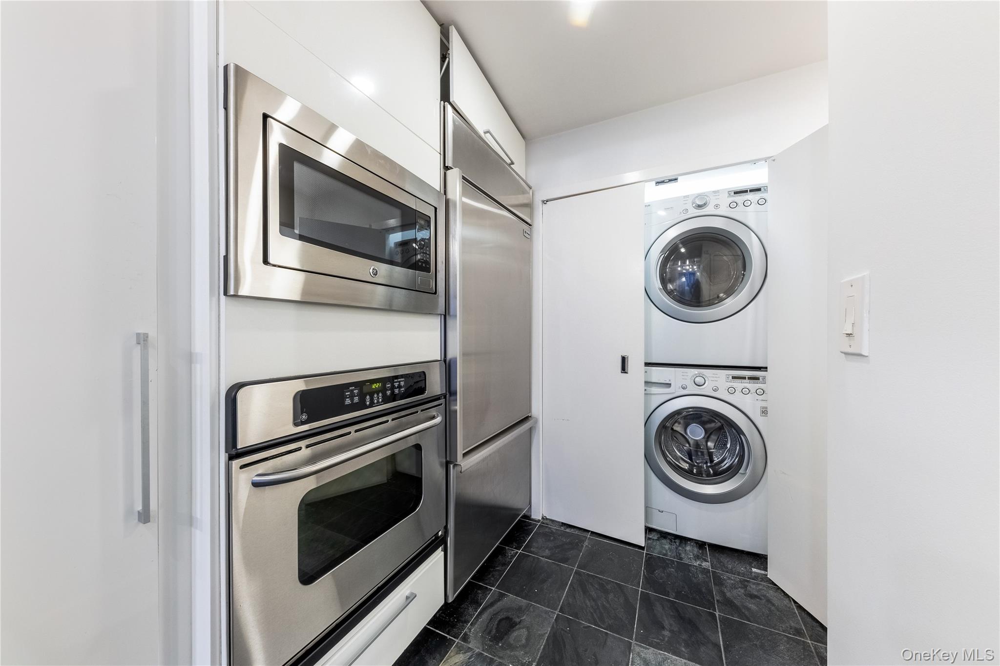116 W 22nd Street, Unit 3 photo 16
