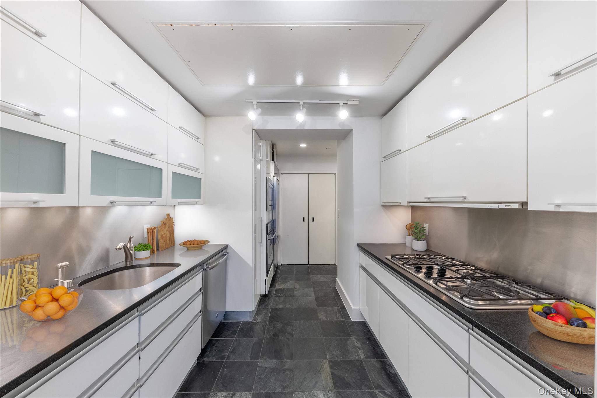 116 W 22nd Street, Unit 3 photo 6