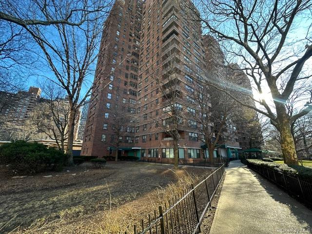 385 Grand Street, Unit L904 photo 2