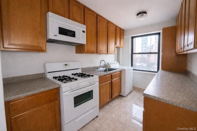 385 Grand Street, Unit L904 photo 13