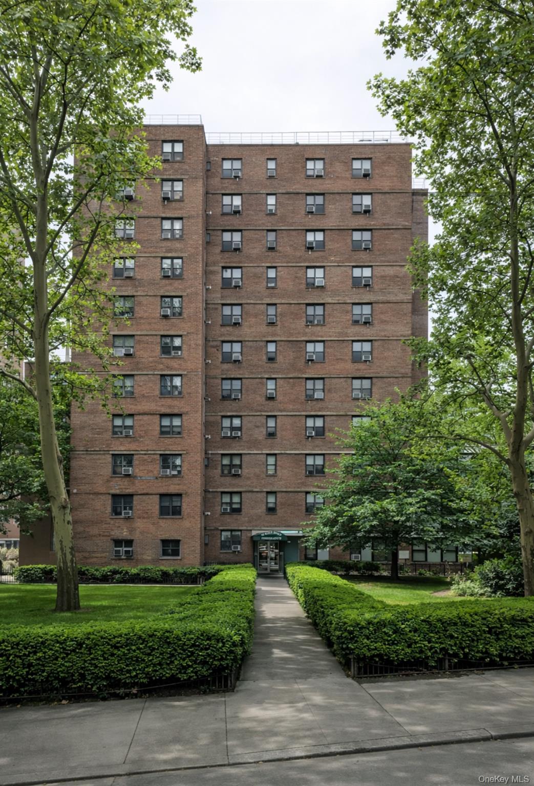 385 Grand Street, Unit L904