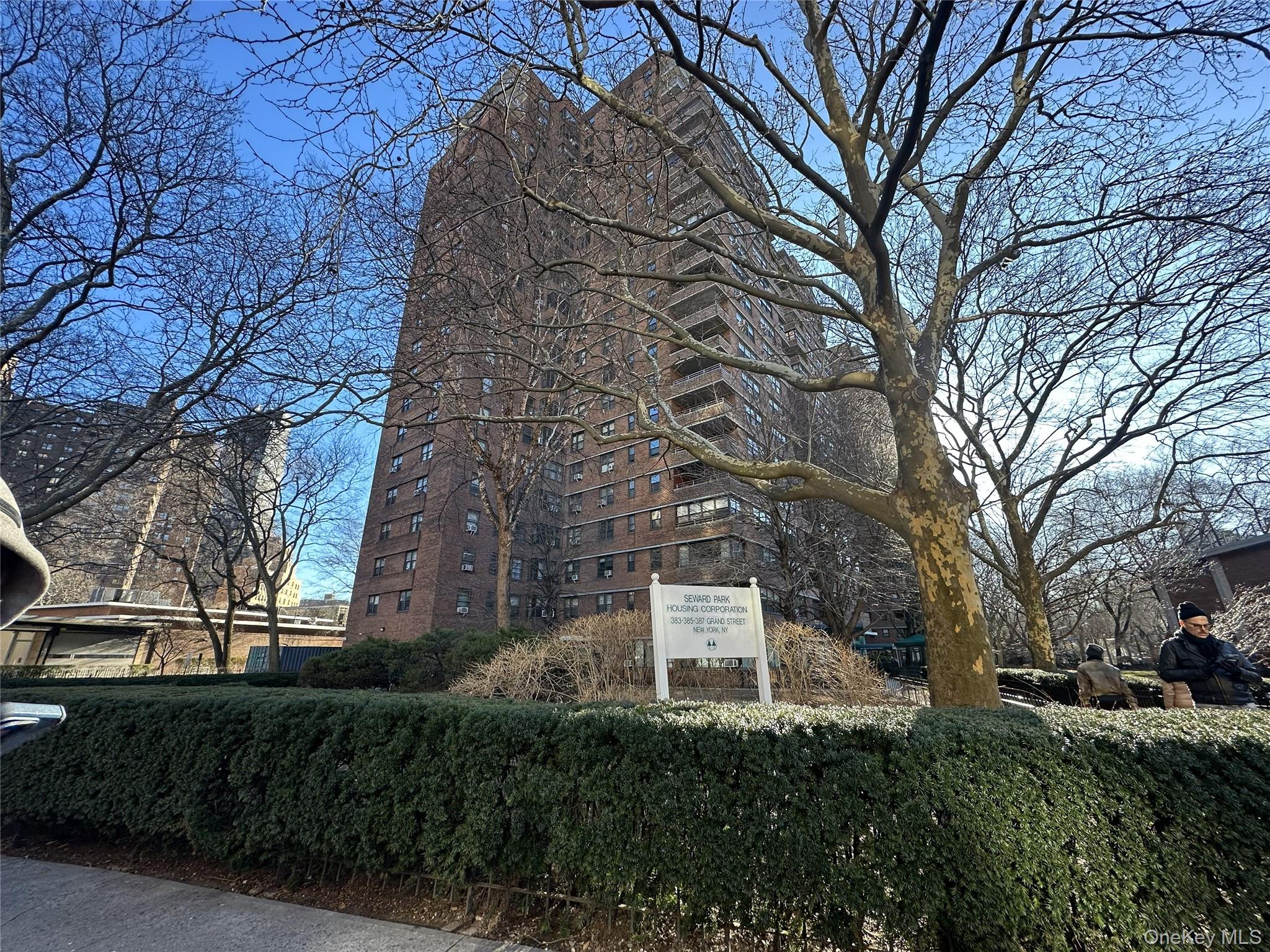 385 Grand Street, Unit L904 photo 3