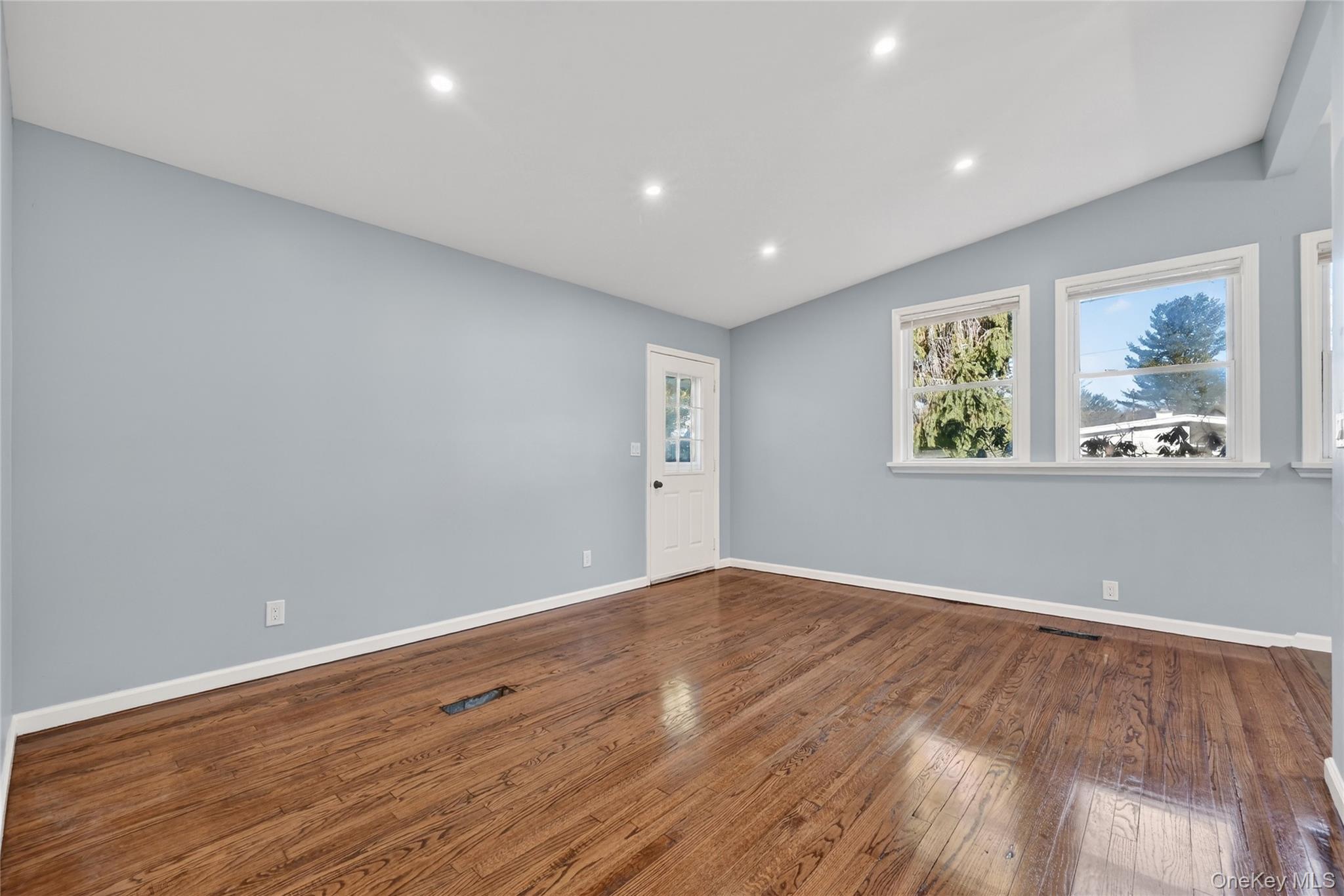 2 The Curve Road – For Sale photo 11