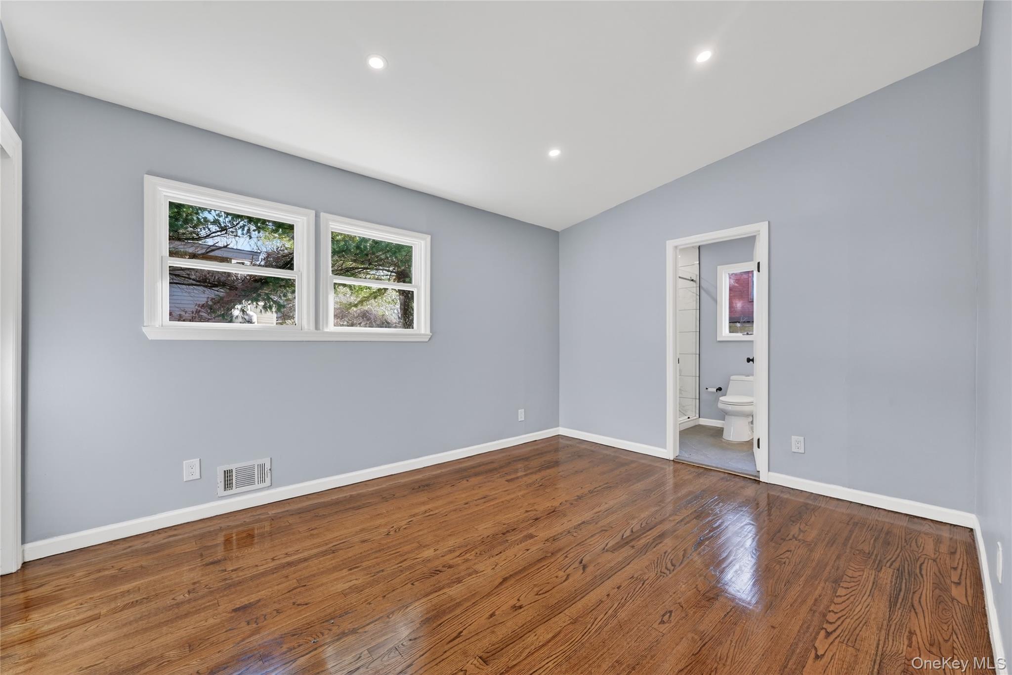 2 The Curve Road – For Sale photo 19