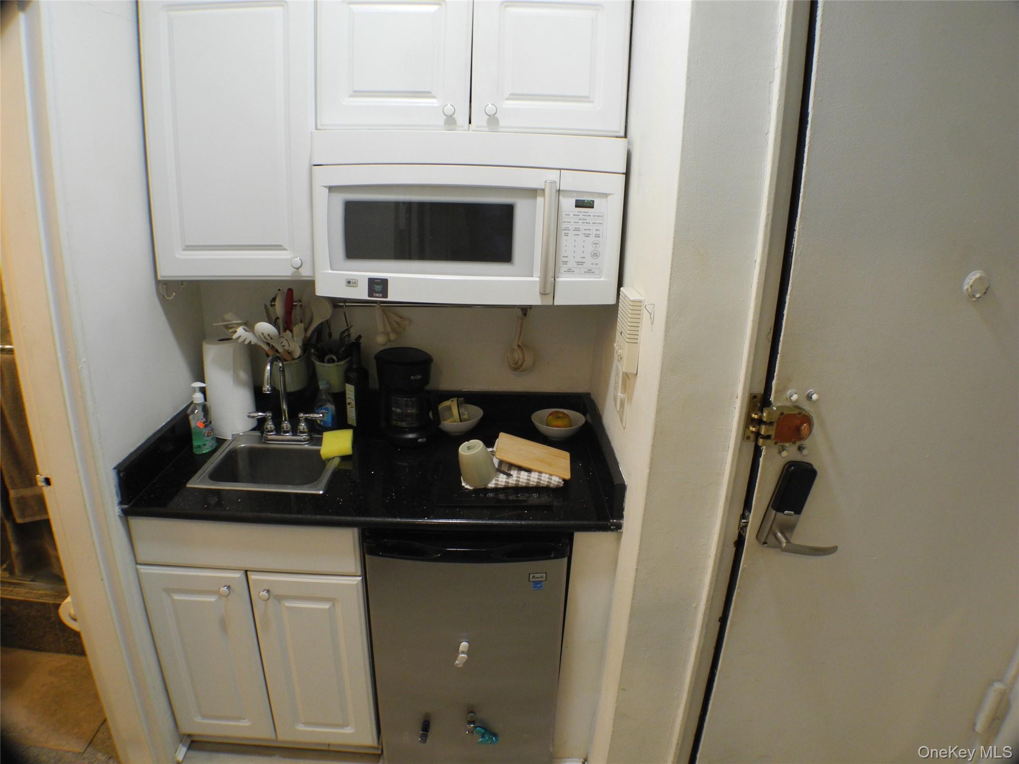 252 E 33 Street E – For Sale photo 23