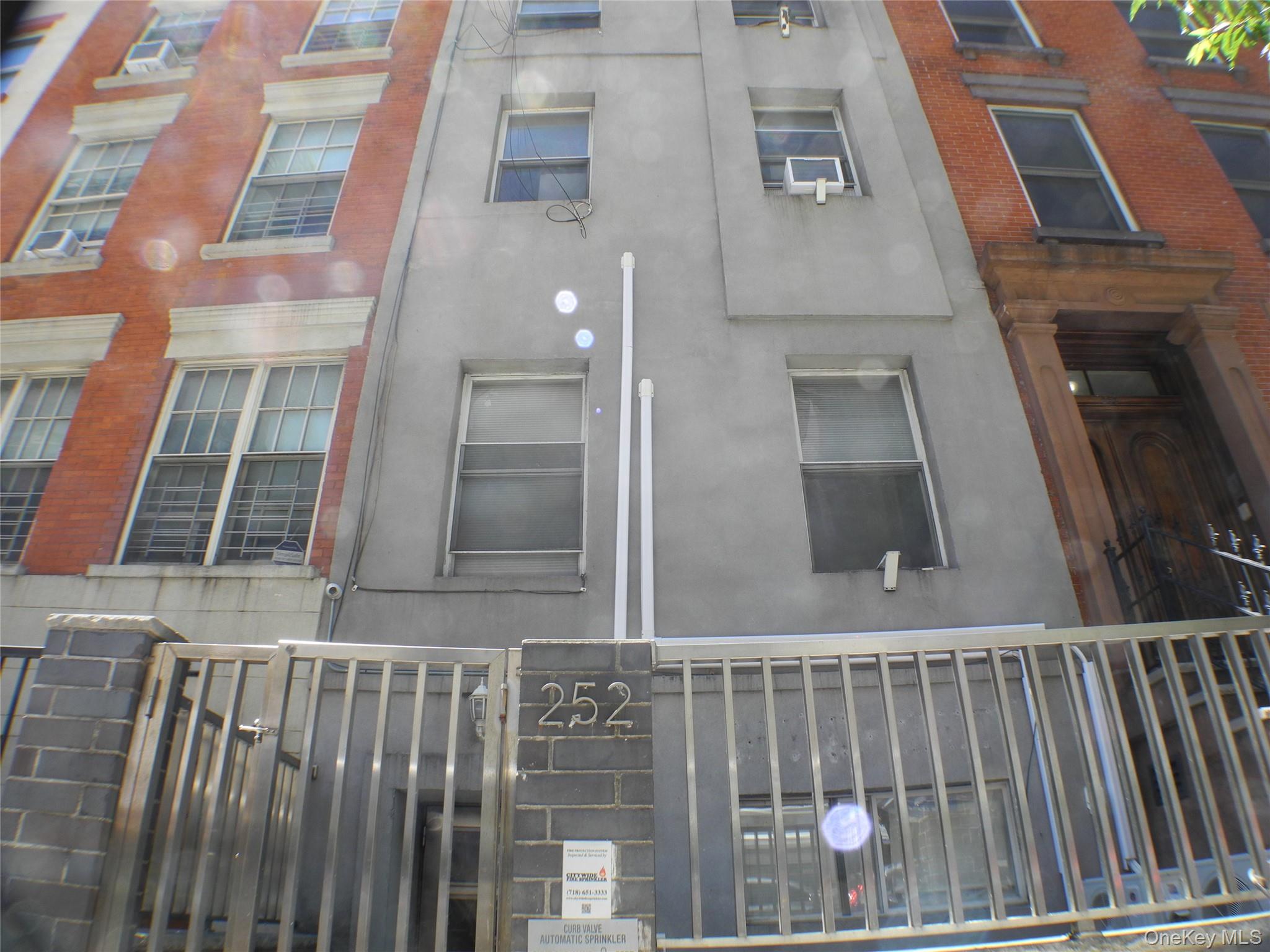 252 E 33 Street E – For Sale photo 6