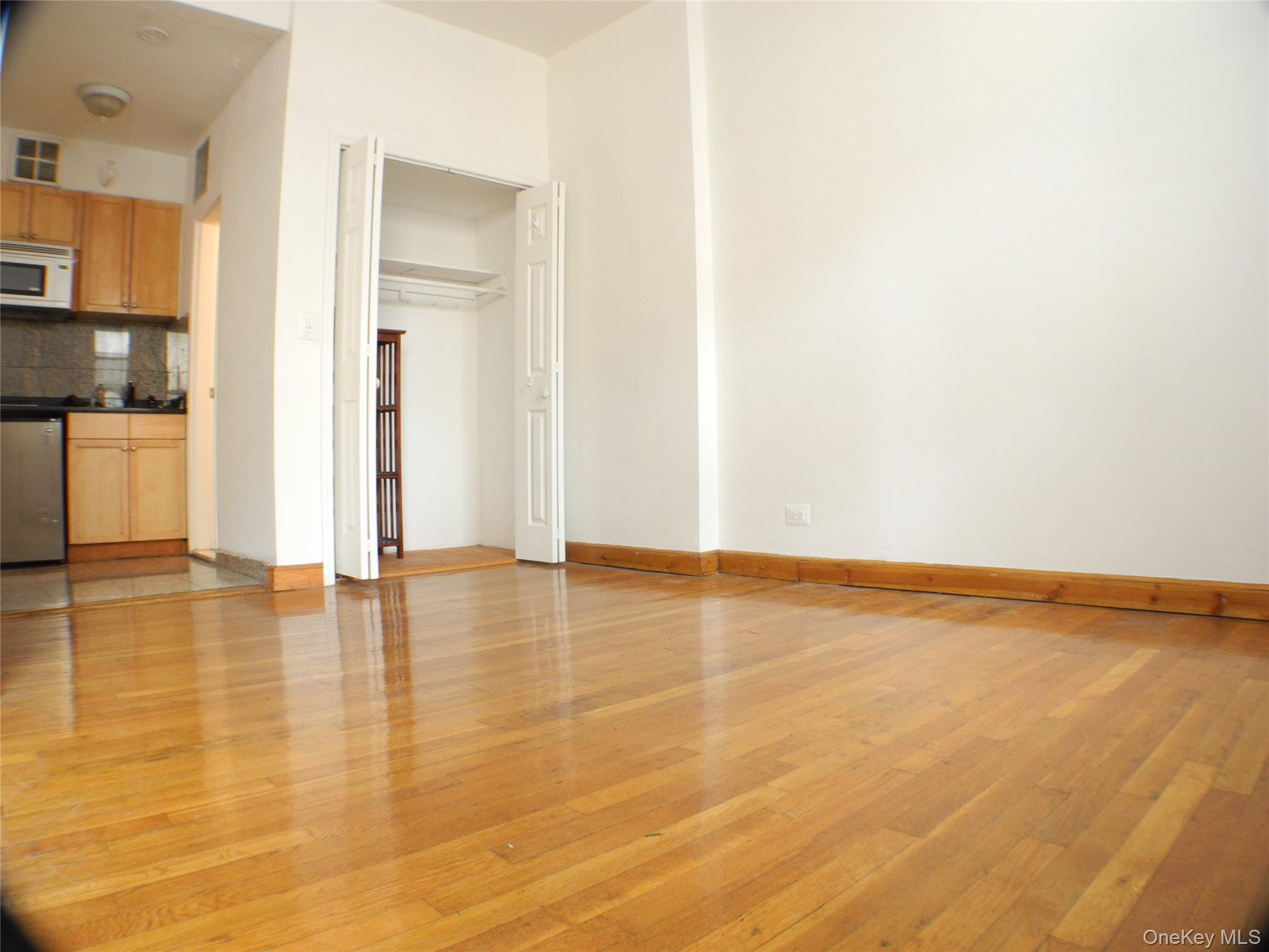 252 E 33 Street E – For Sale photo 32