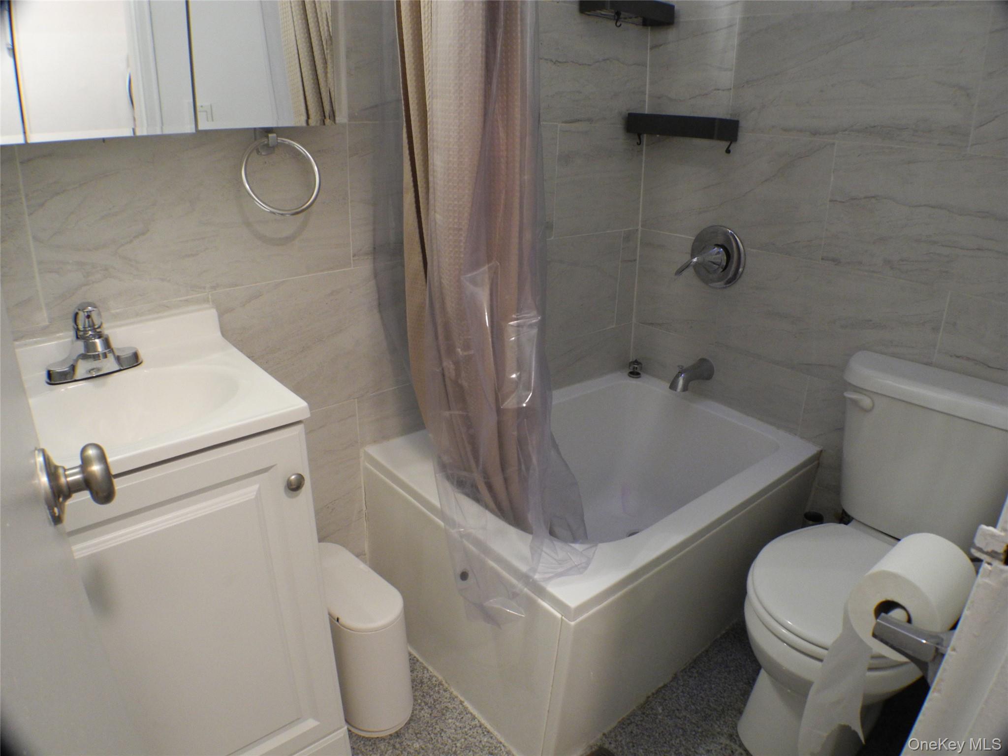 252 E 33 Street E – For Sale photo 17