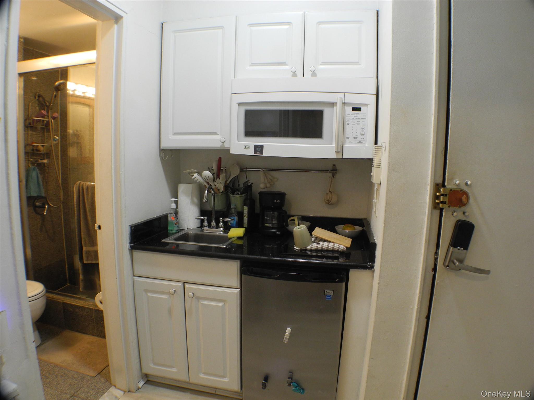 252 E 33 Street E – For Sale photo 18