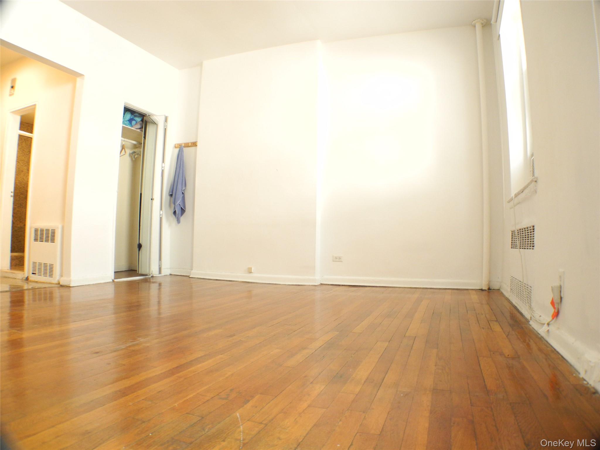 252 E 33 Street E – For Sale photo 28