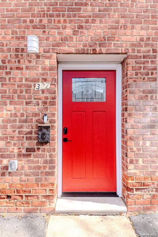 327 Mundy Lane – For Sale