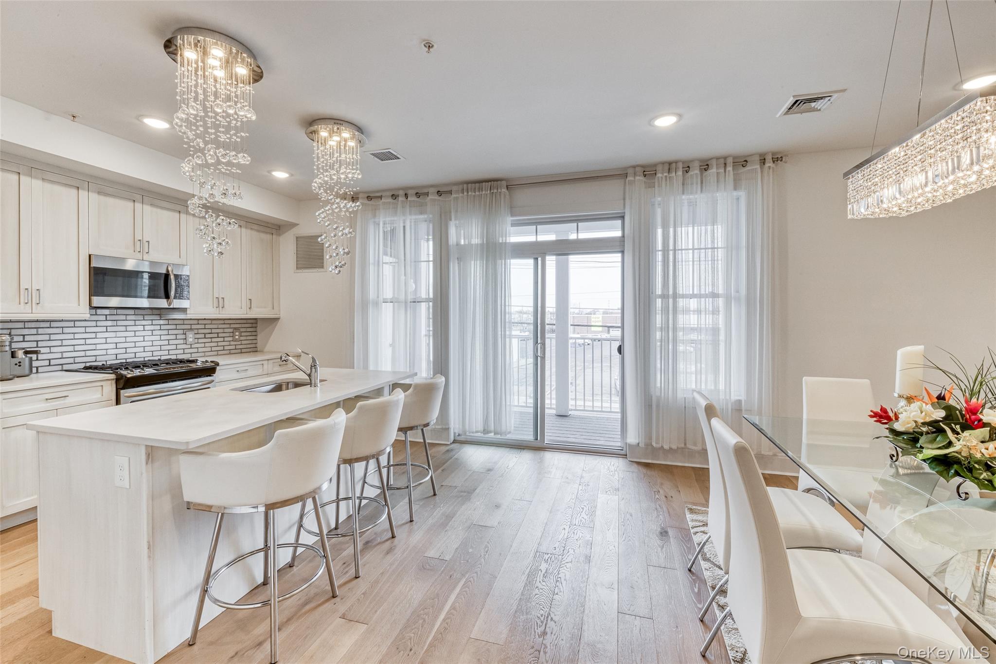 121 Marina Pointe Drive, Unit 121 photo 8