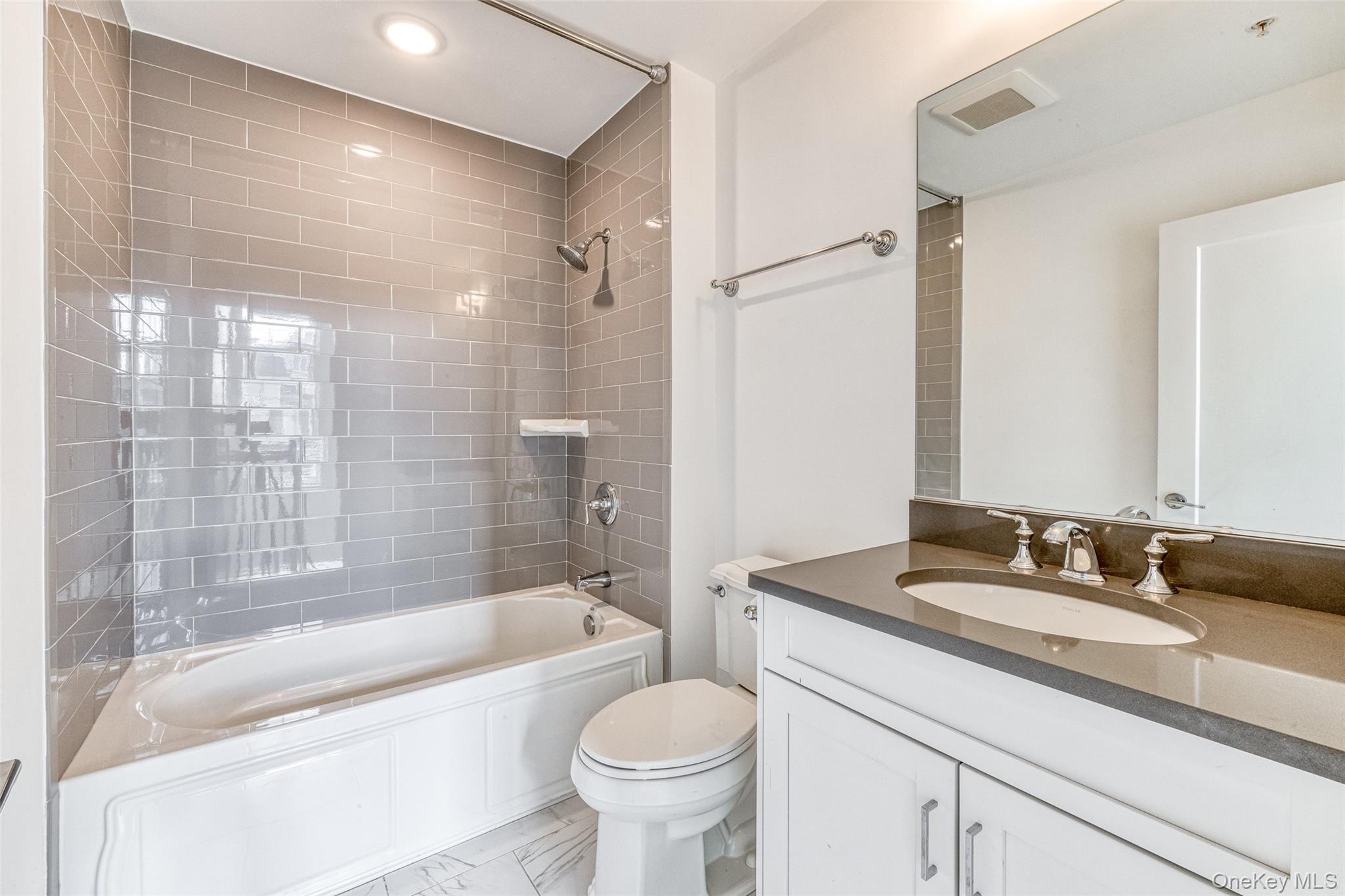 121 Marina Pointe Drive, Unit 121 photo 21