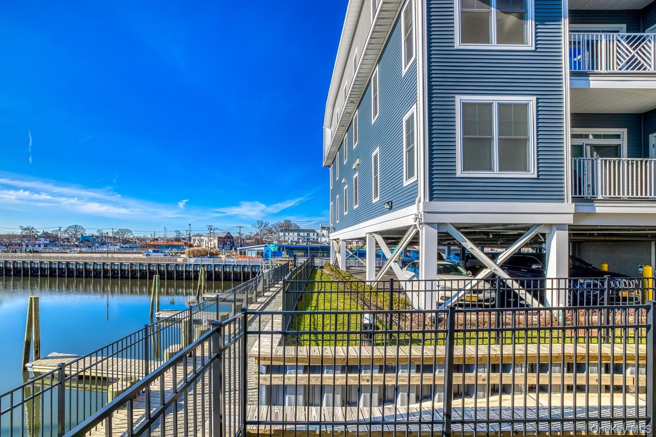 121 Marina Pointe Drive, Unit 121 photo 28