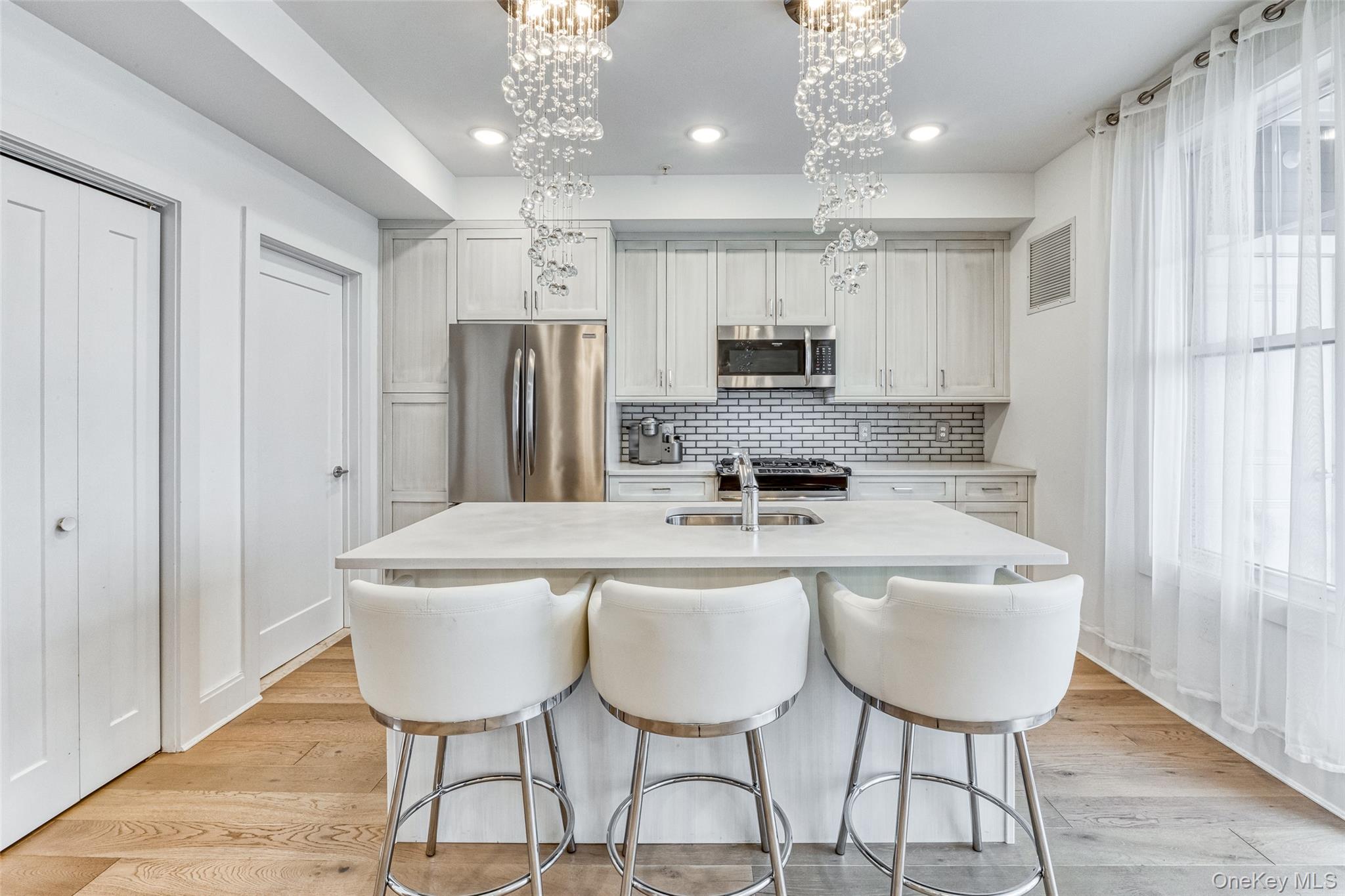 121 Marina Pointe Drive, Unit 121 photo 9