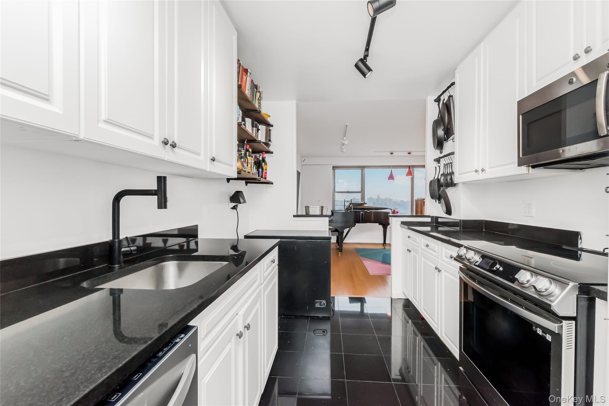 2500 Johnson Avenue, Unit 15G photo 5