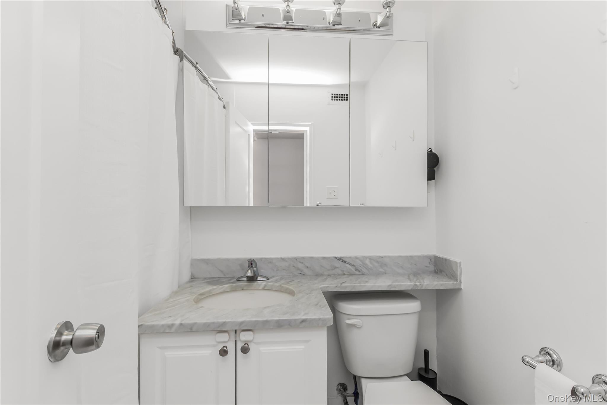 2500 Johnson Avenue, Unit 15G photo 9