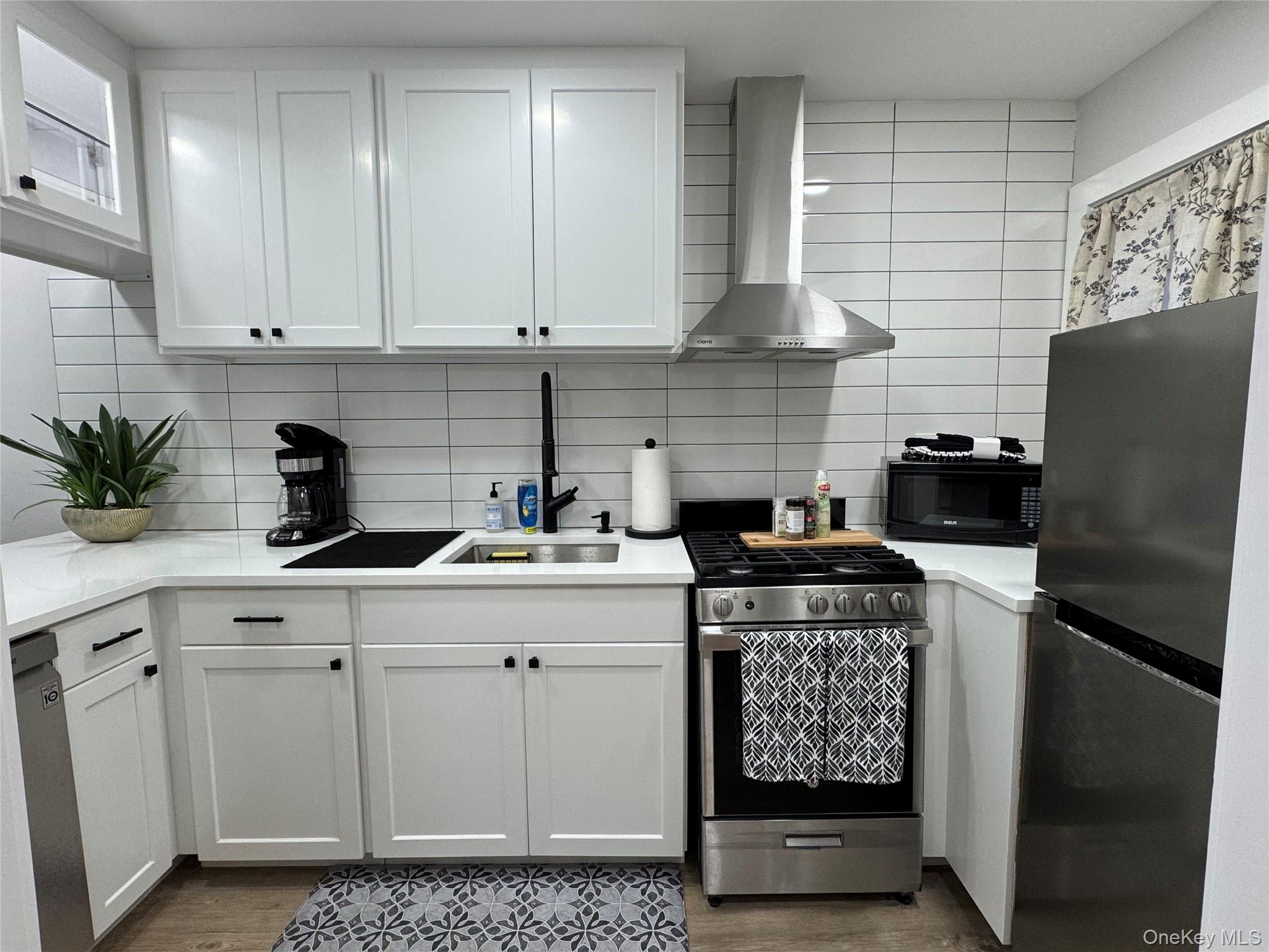 49 Canoe Place Road, Unit 311 photo 7