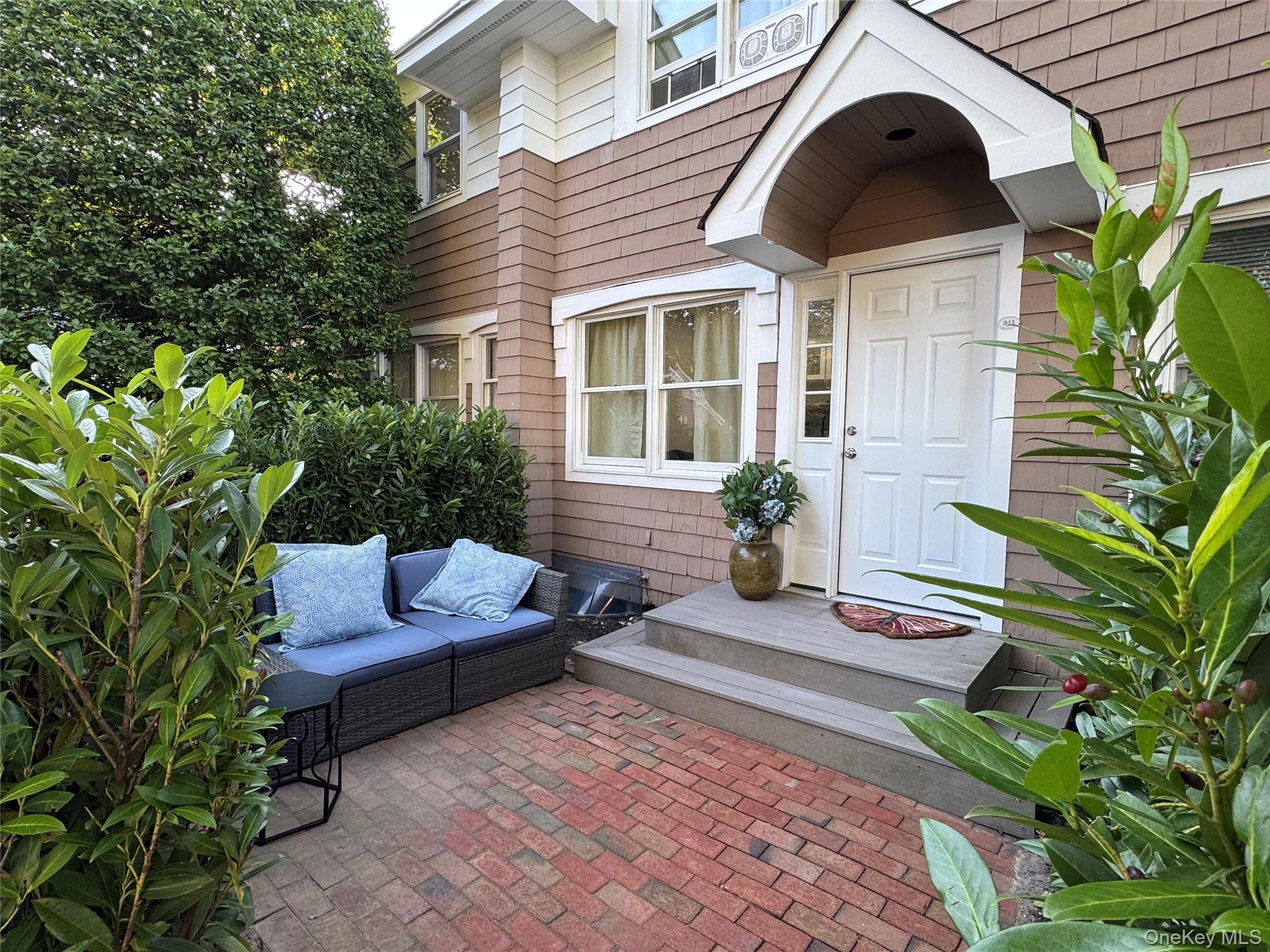 49 Canoe Place Road, Unit 311