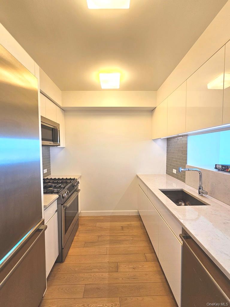 138-35 39th Avenue, Unit 12L photo 2