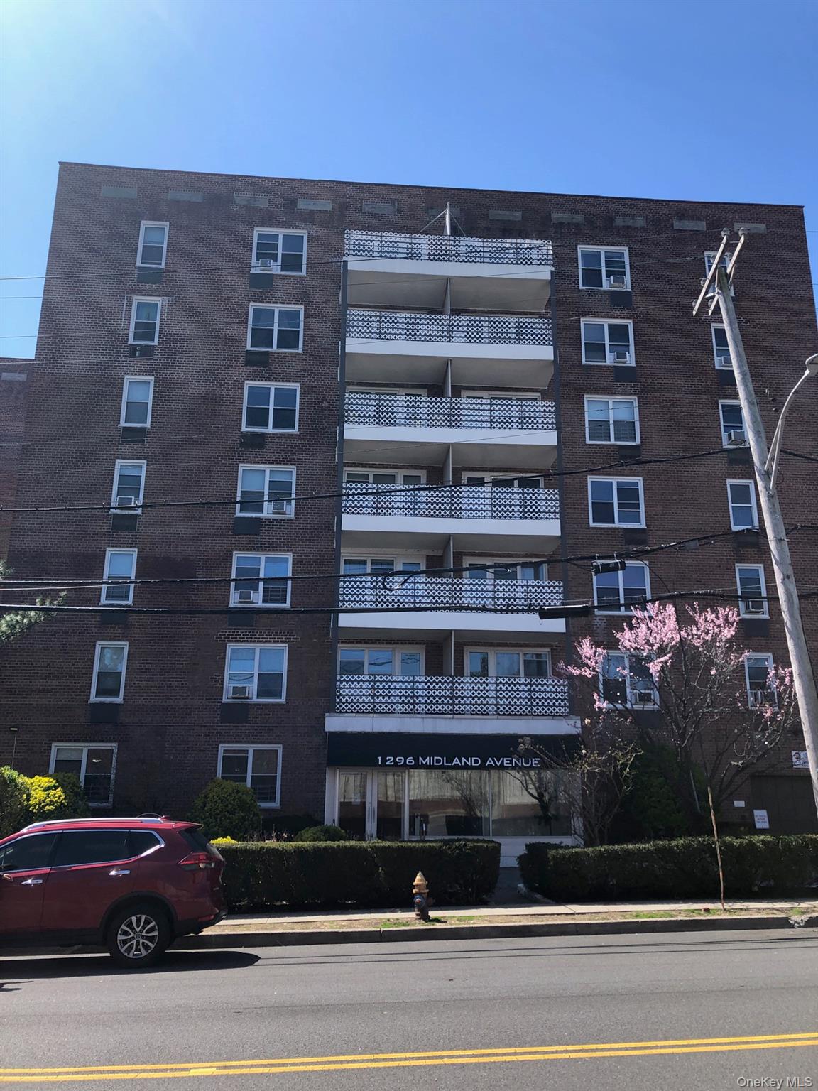 1296 Midland Avenue, Unit E4