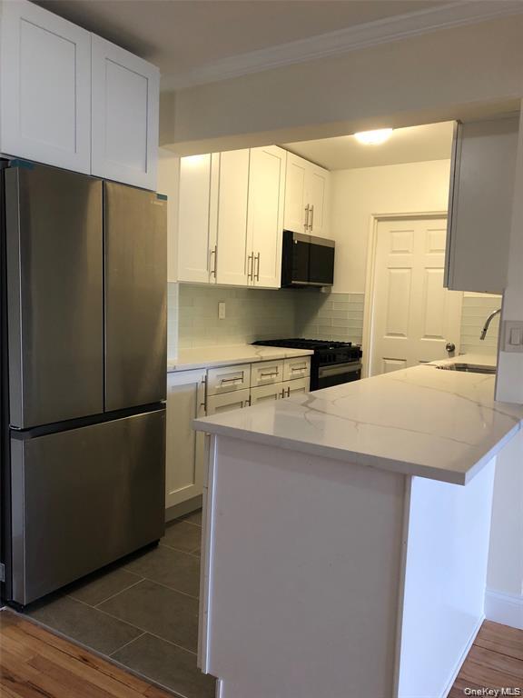 1296 Midland Avenue, Unit E4 photo 7