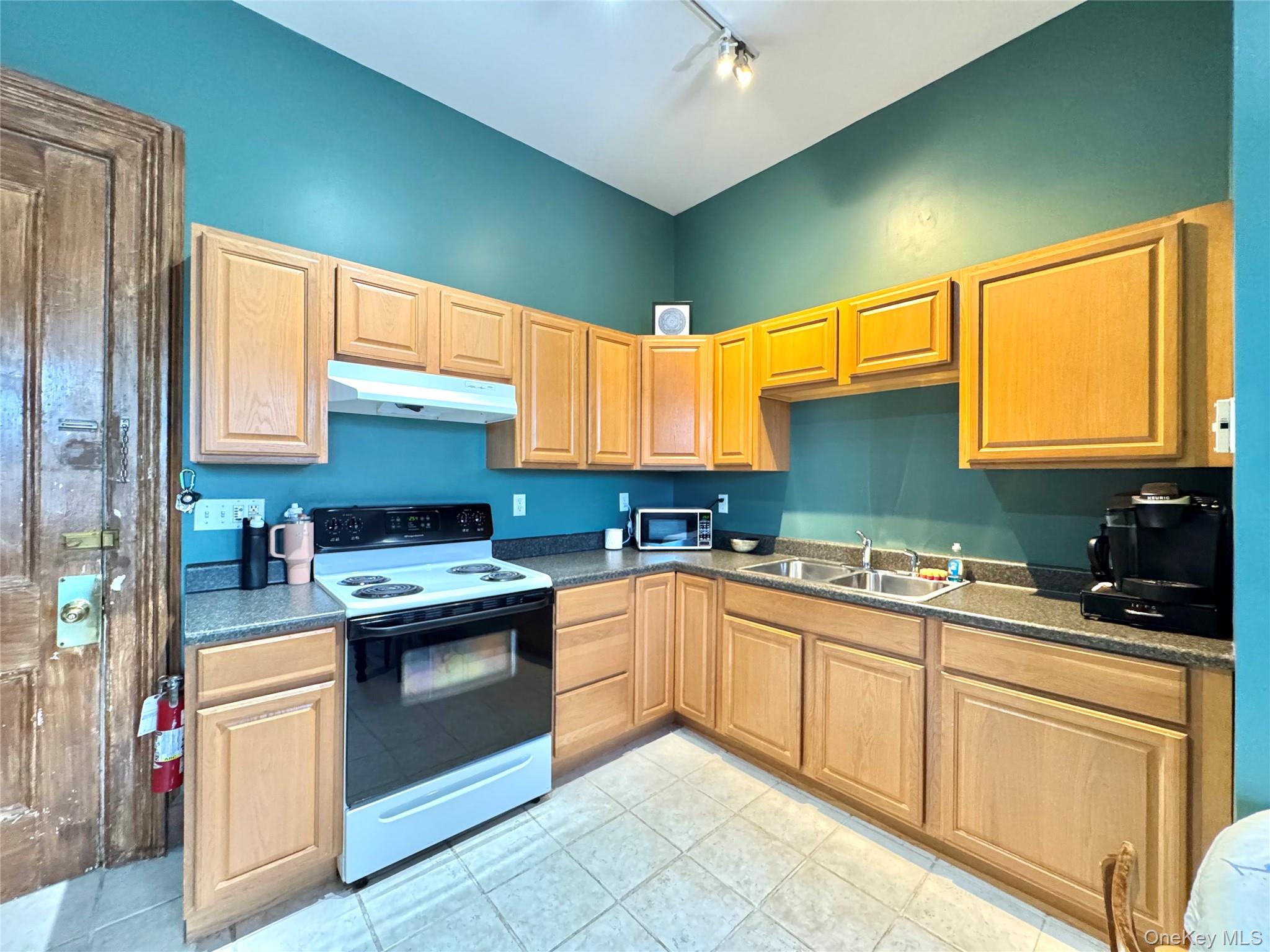 147-151 Grandview Avenue – For Sale photo 36