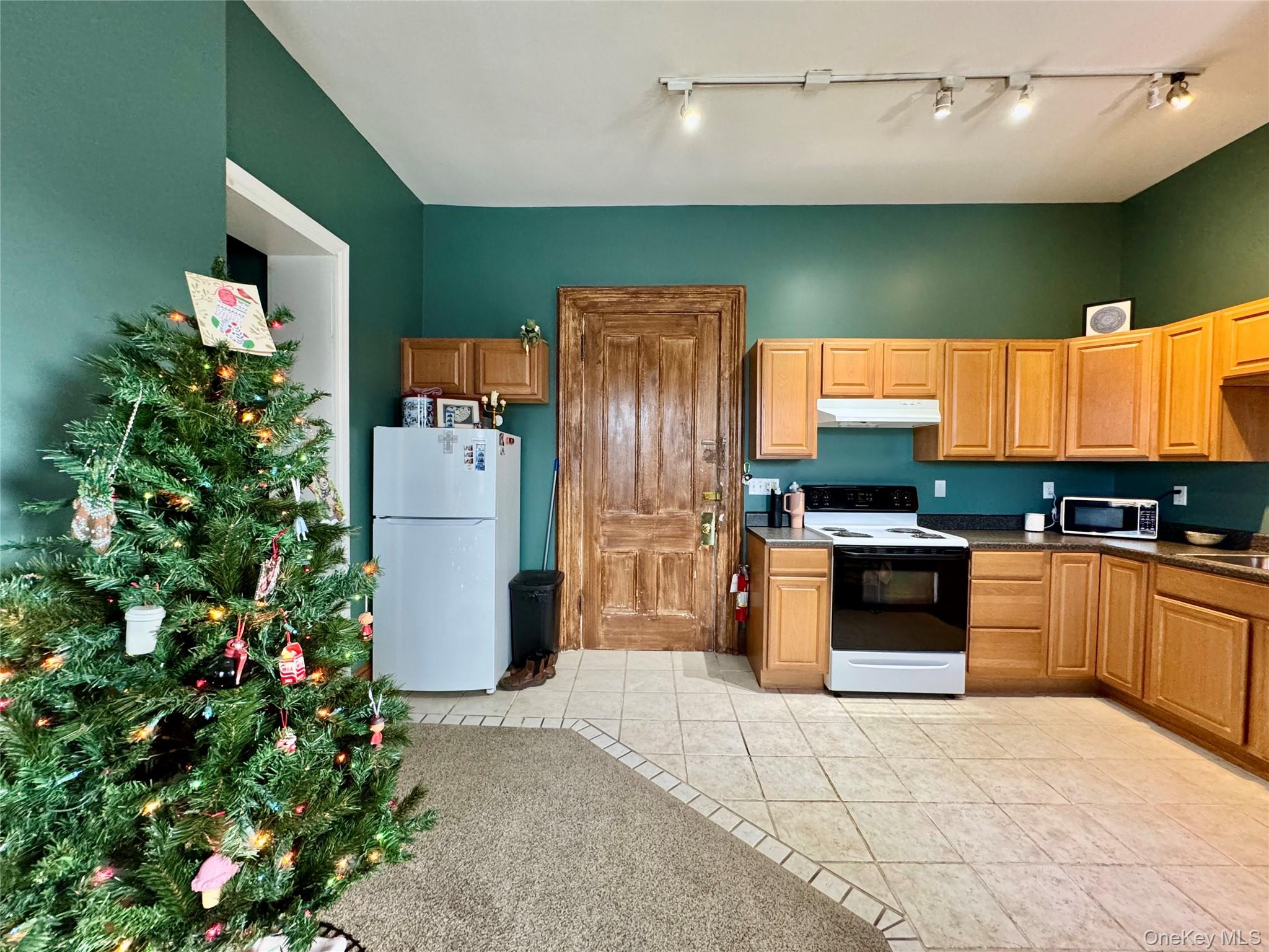 147-151 Grandview Avenue – For Sale photo 37