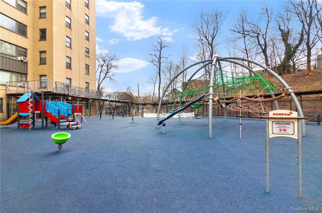 1 Fordham Hill Oval, Unit 16G photo 18