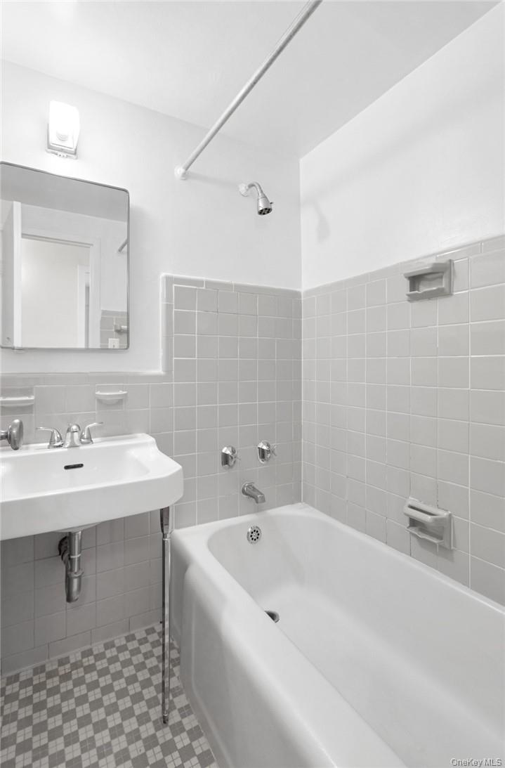 1 Fordham Hill Oval, Unit 16G photo 13