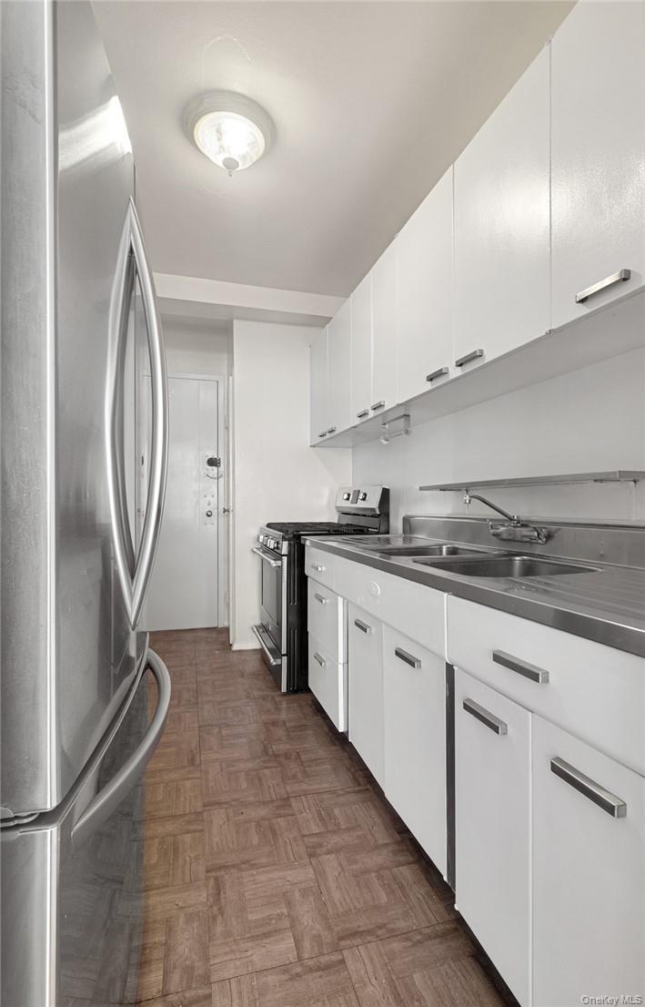 1 Fordham Hill Oval, Unit 16G photo 12