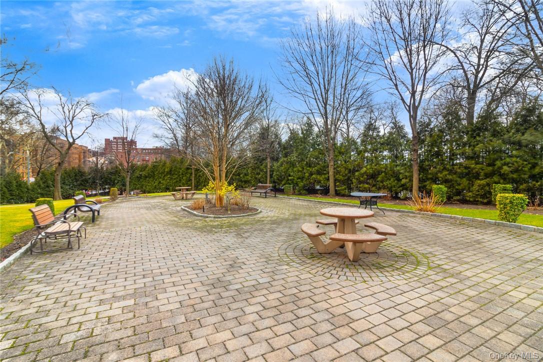 1 Fordham Hill Oval, Unit 16G photo 17