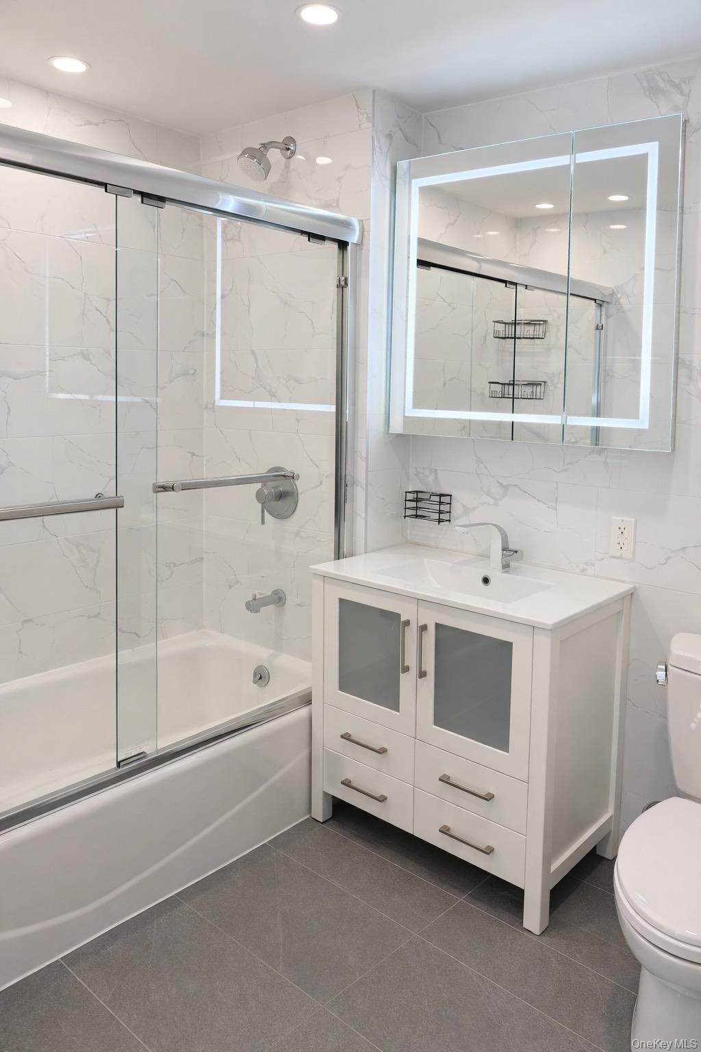 52-16 Roosevelt Avenue, Unit 2C photo 5