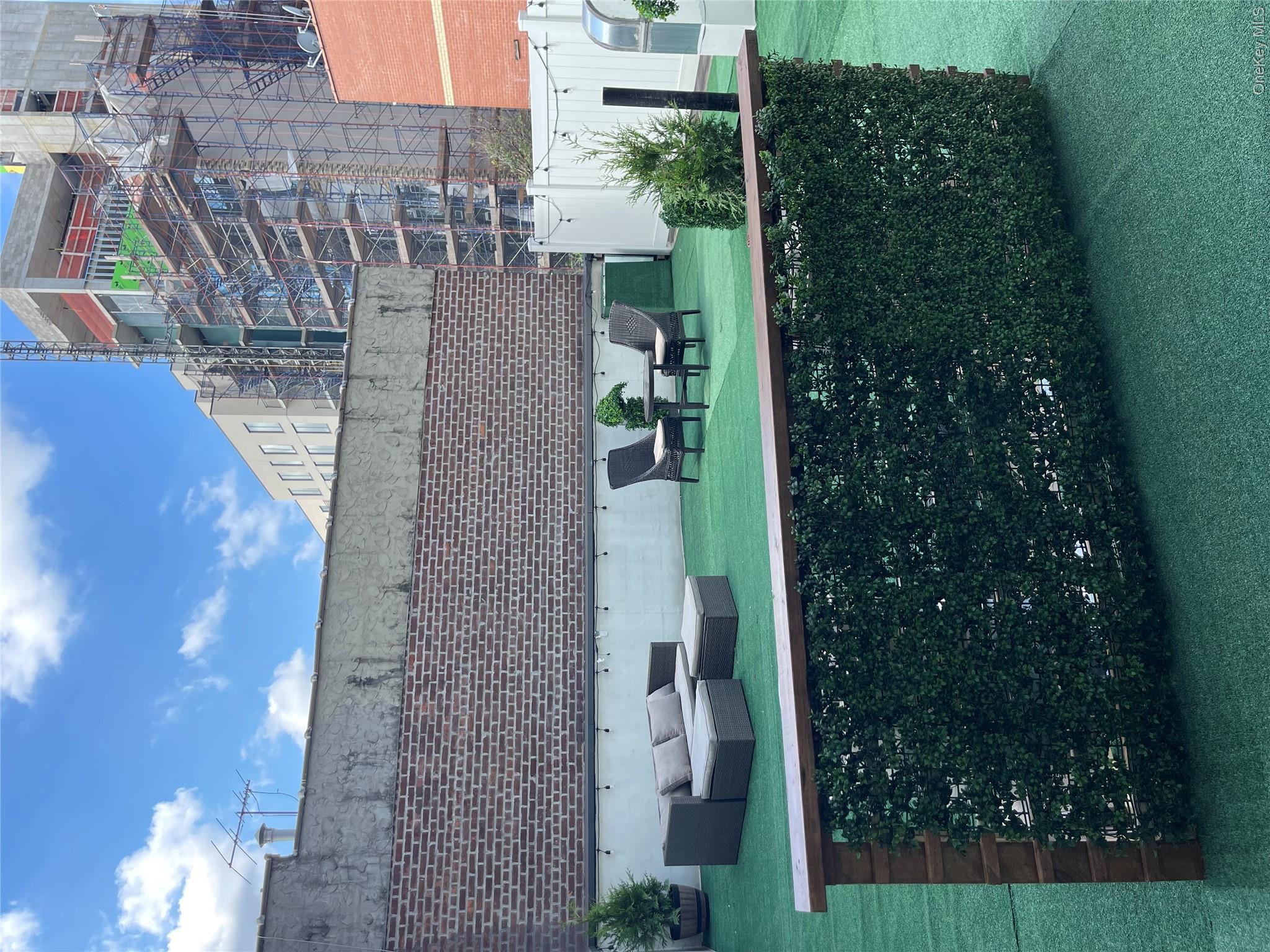 52-16 Roosevelt Avenue, Unit 2C photo 8