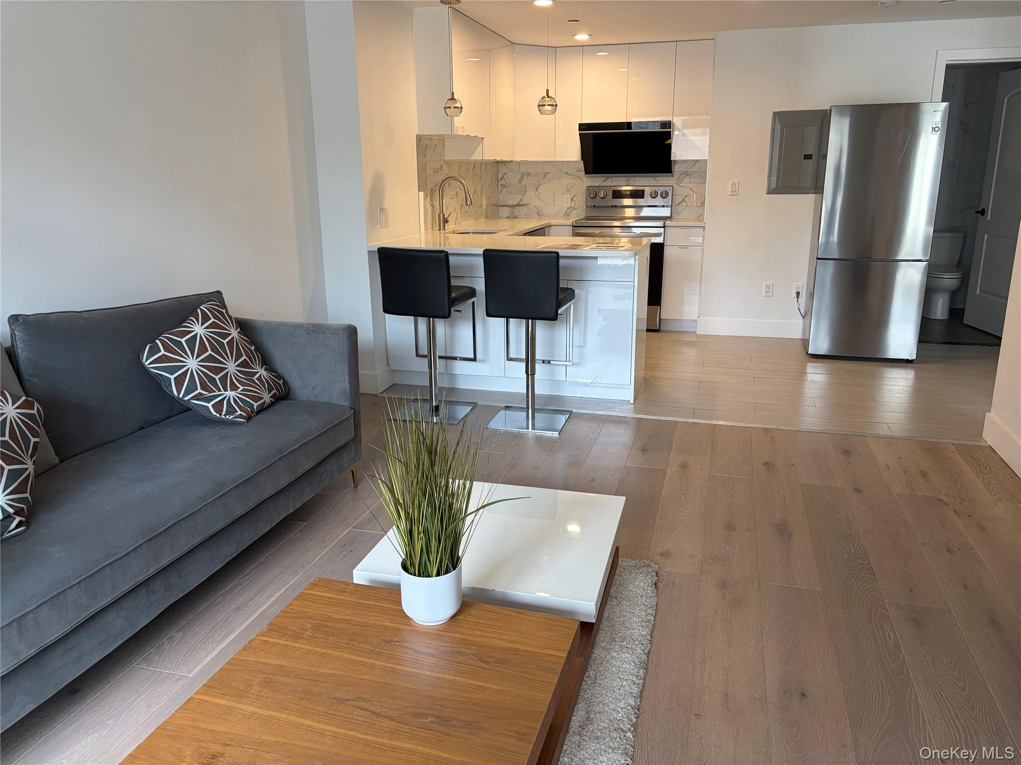 52-16 Roosevelt Avenue, Unit 2C photo 3