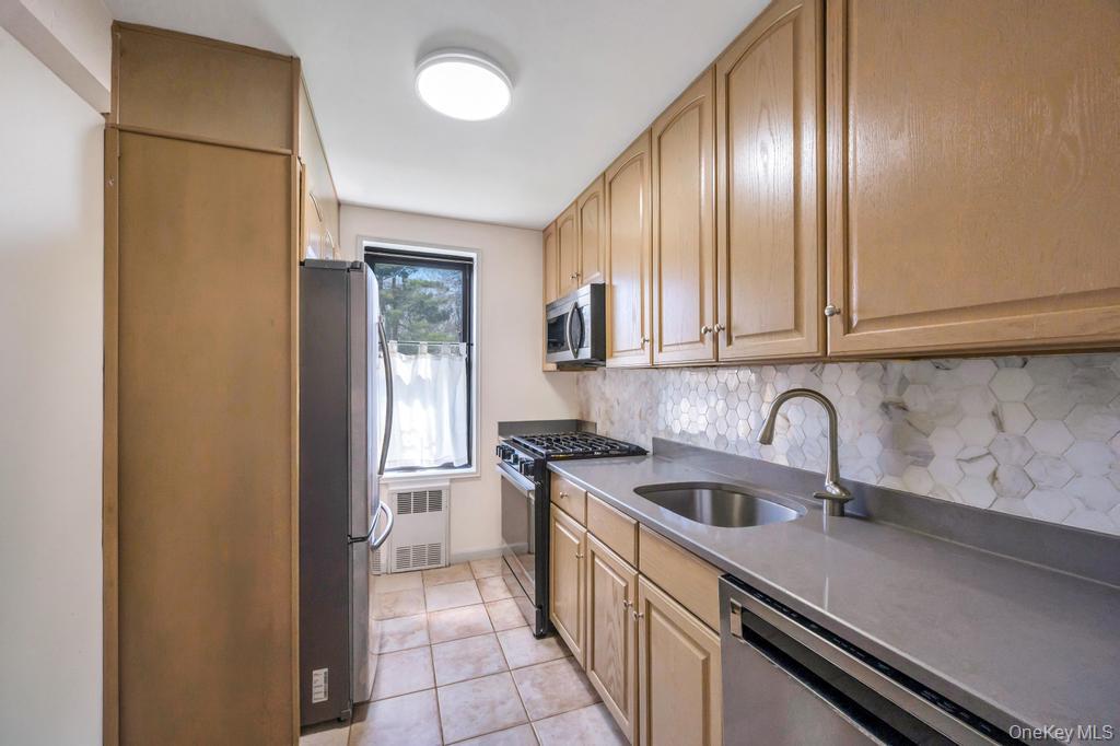 224-24 Union Turnpike, Unit 1P photo 18